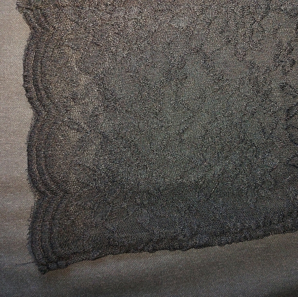 High neck floral lace sleeveless top - Picture 5 of 5